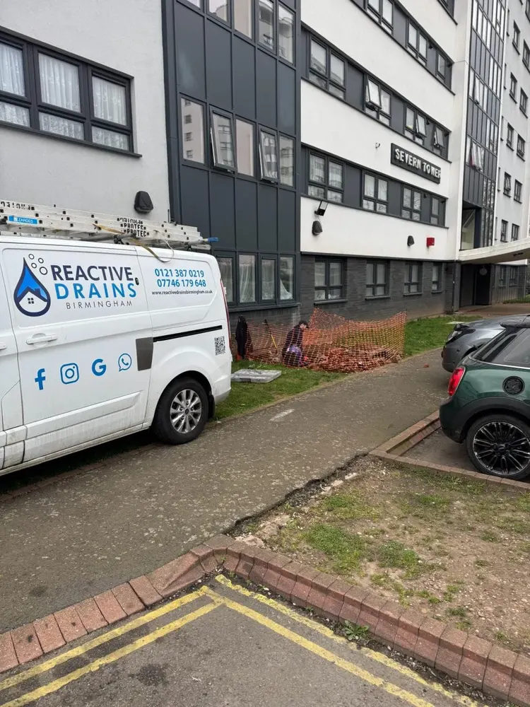 Reactive Drains van at a block of flats